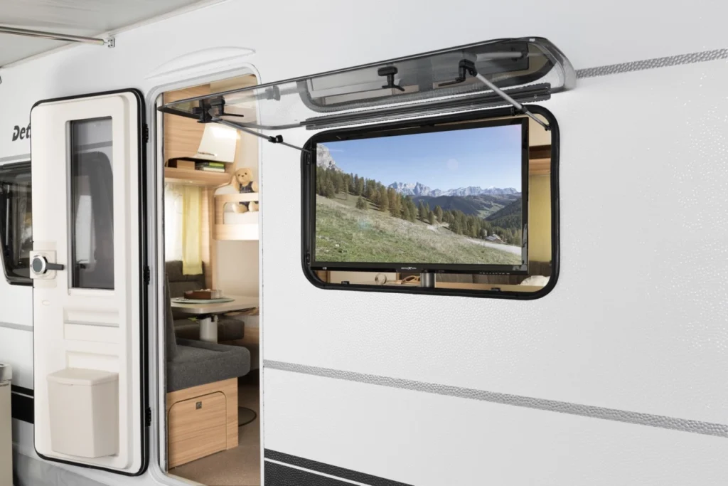 seasoncamper_l_fernseher_aussen-large